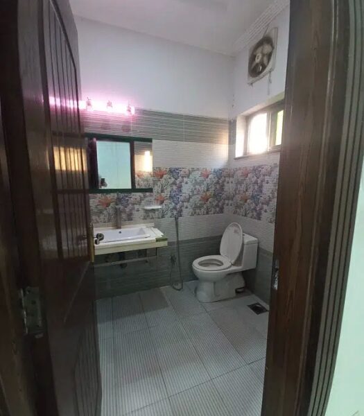 10 marla non-furnished house for rent in bahria town islamabad bathroom